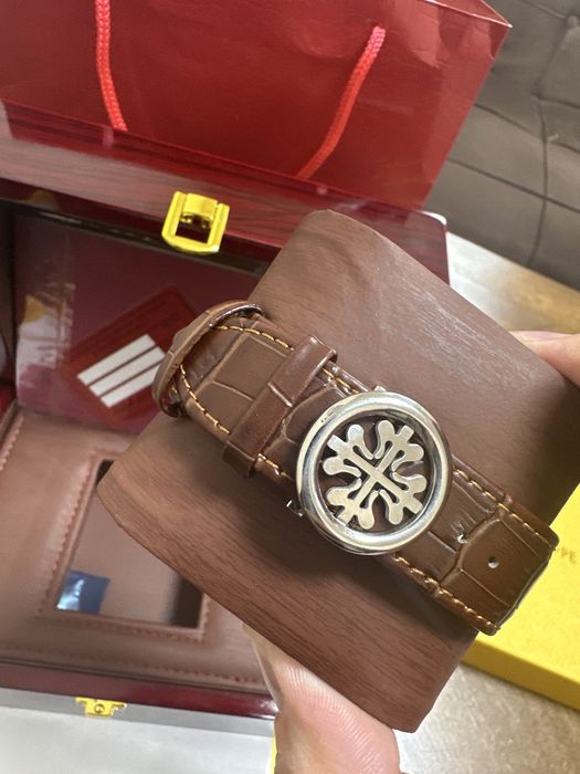 Продаю новые часы