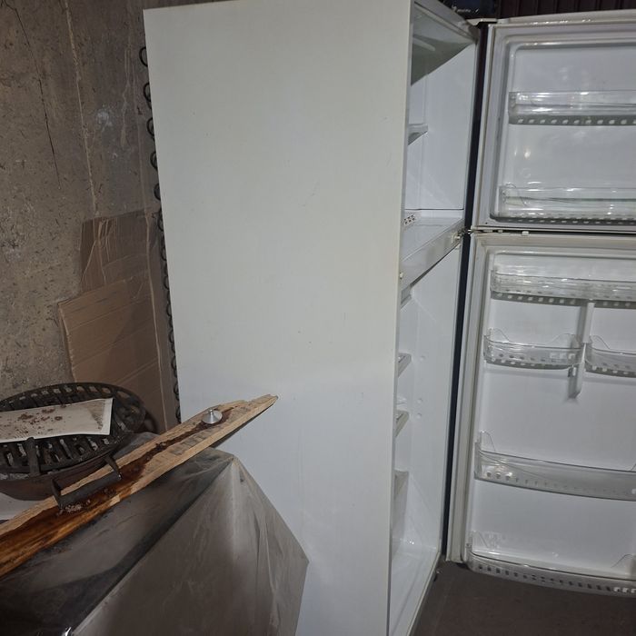 Хладилник с камера