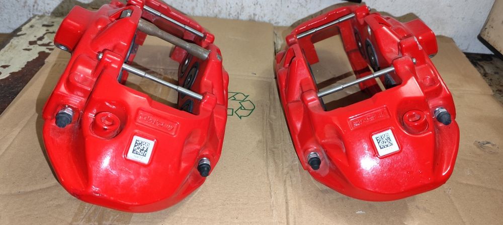 6 бутални спирачни апарати AMG