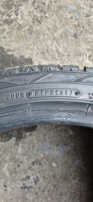 2 anvelope iarna runflat noi Falken 245/40/21.Pretul este pe bucata.