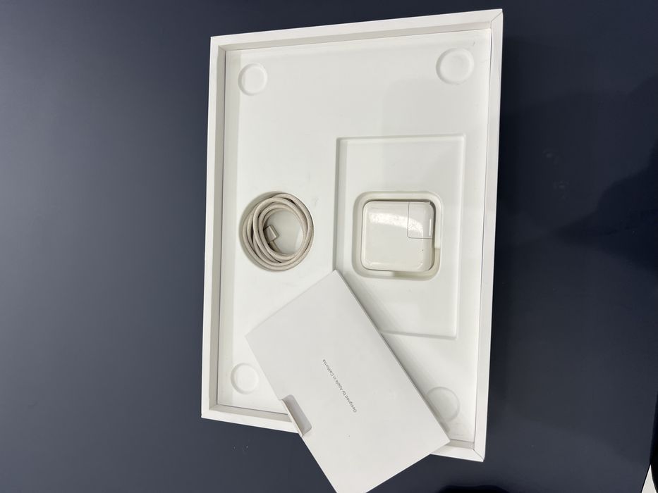 MacBook Air M2 8/256GB