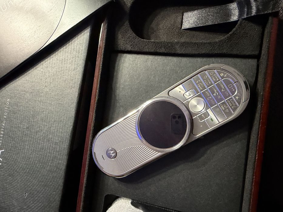 Nokia 8800 Arte gold , motorola aura