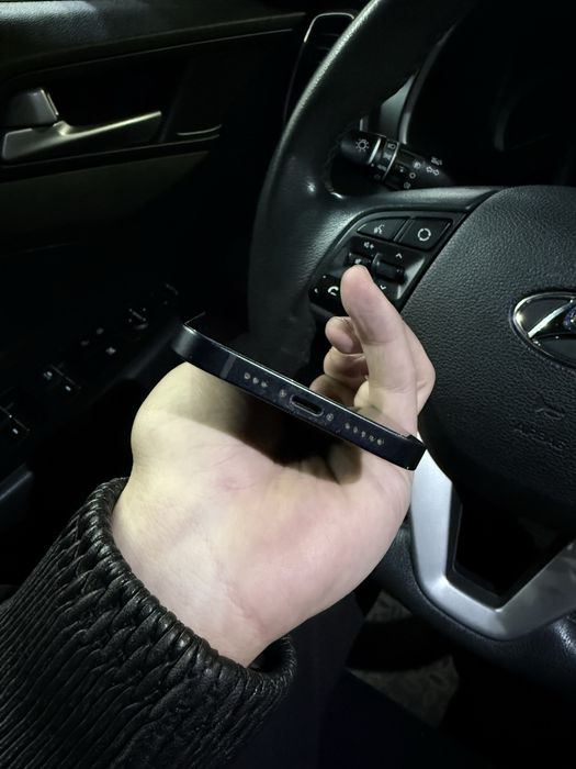 Iphone 12 без ремонта, без царапины, емкость 81%