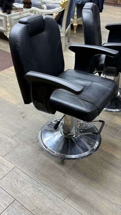 Парикмахерское кресло