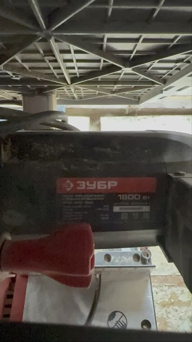 Продам тарцовачную пилу ЗУБР