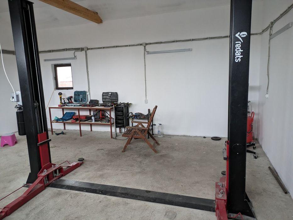 Dau spre închiriere Atelier Auto