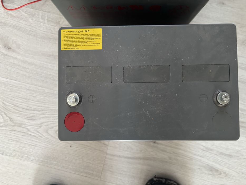 Se vind 4 acumulati gel CSB