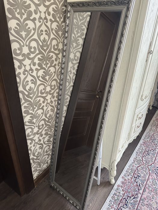 Напольное зеркало