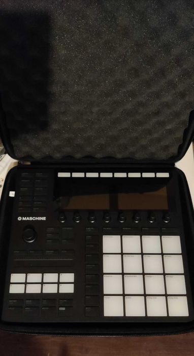 Native Instruments Maschine MK3 + Case Magma + stativ + Licente/soft