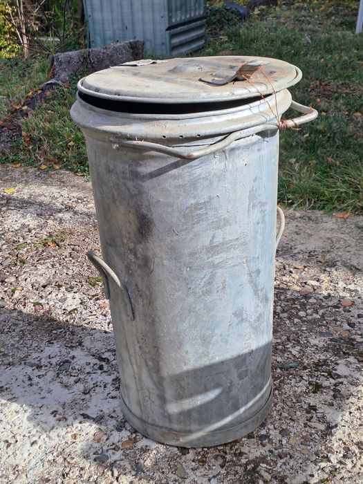 Метална кофа с капак, 85см
