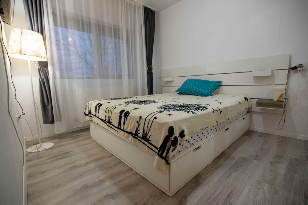 DUPLEX despartit prin camera tehnica