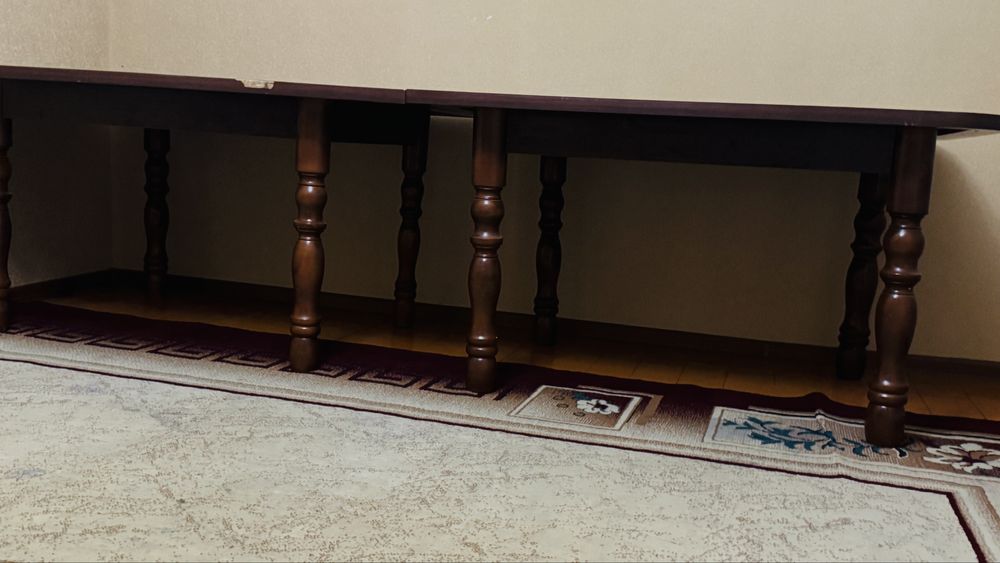 Стол для гостиной