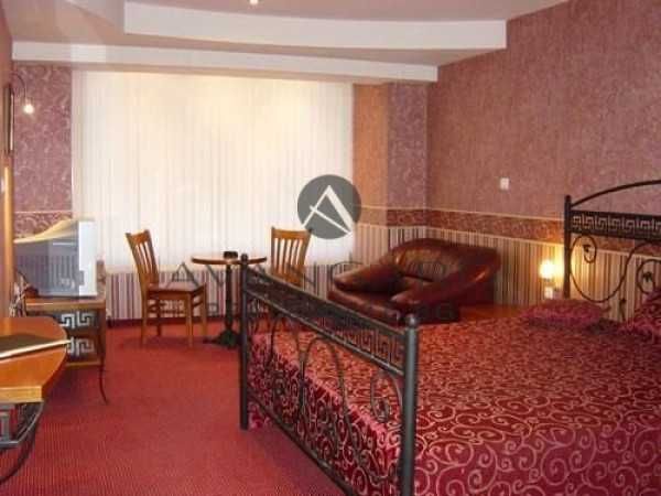 Продава се Хотел в Пловдив, Център - 300 кв.м за 1867 €/кв.м - Снимка #1