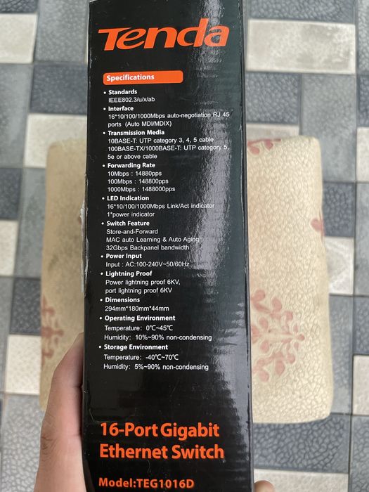 Сетевой хаб-свитч  16 portli gigabit kommutator Tenda (TEG1016D).