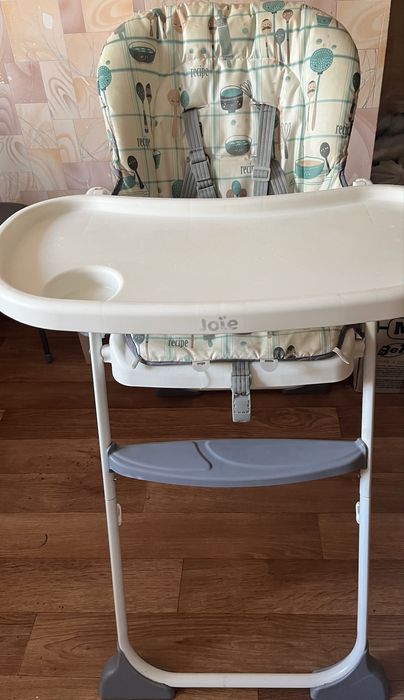 Стульчик для кормления..