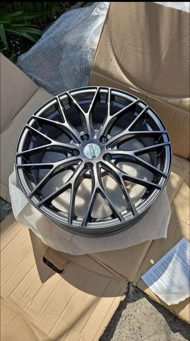 Продам 19 диски с резиной