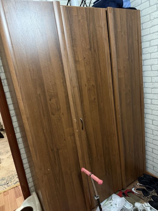 Кровать и шкаф домашний