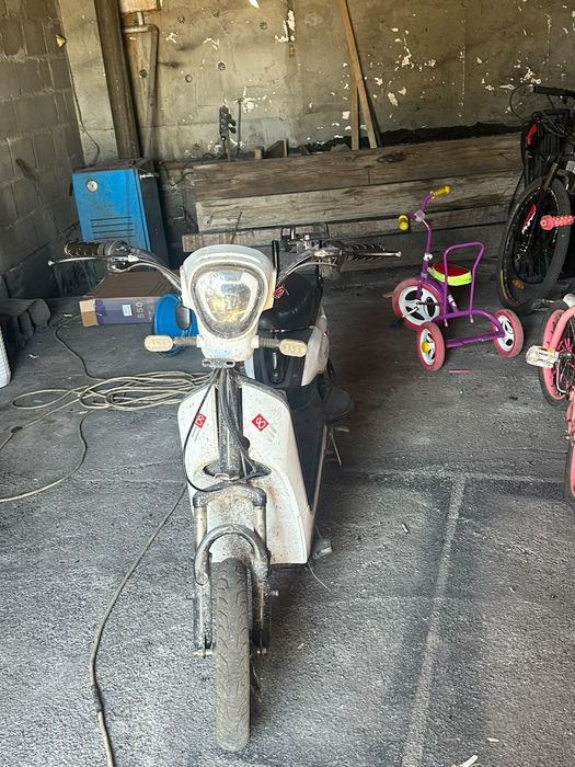 Продам электро скутер SK8