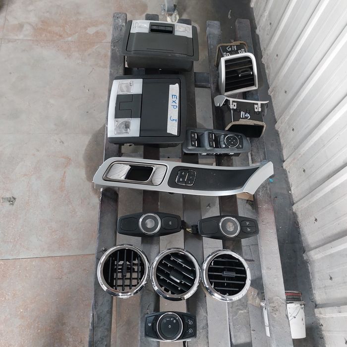 Панели салона на Ford Explorer, edge.