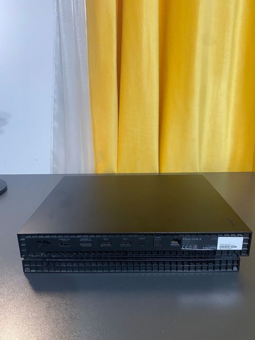 Xbox One X 1 TB 4k + volan