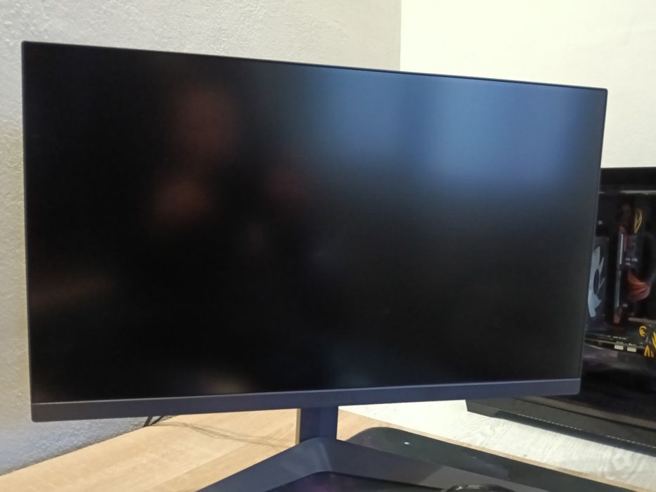 Vând monitor gaming.