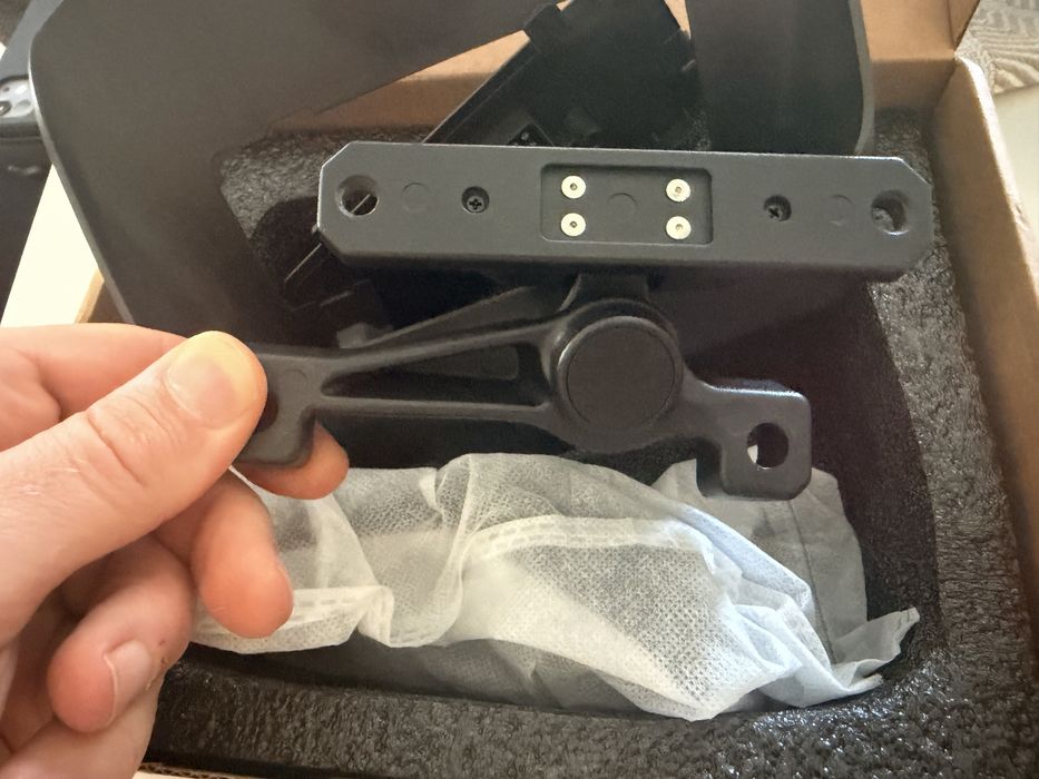 Въртяща Стойка за Екран (Screen Rotating Bracket) за Tesla Model 3 Highland & Model Y Juniper