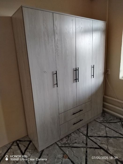 Shkaf sotiladi dastafka ustanovka bepul