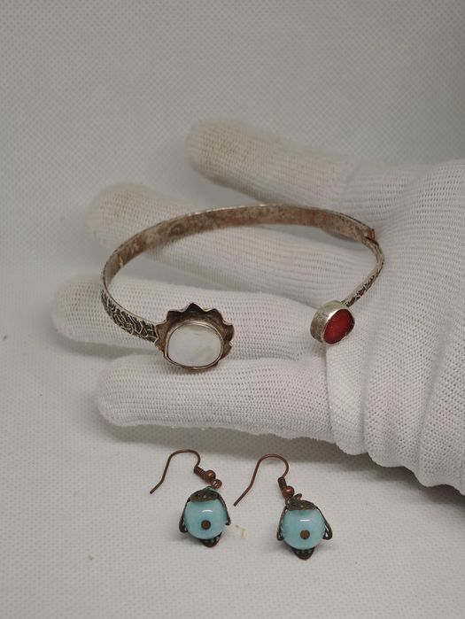 Set bijuterii Boho/Vintage: Brățară Cuff lucrată manual cu sidef și cercei filigranați