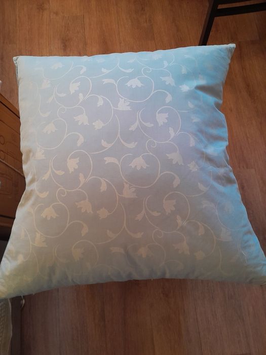 Продам  подушку пуховую