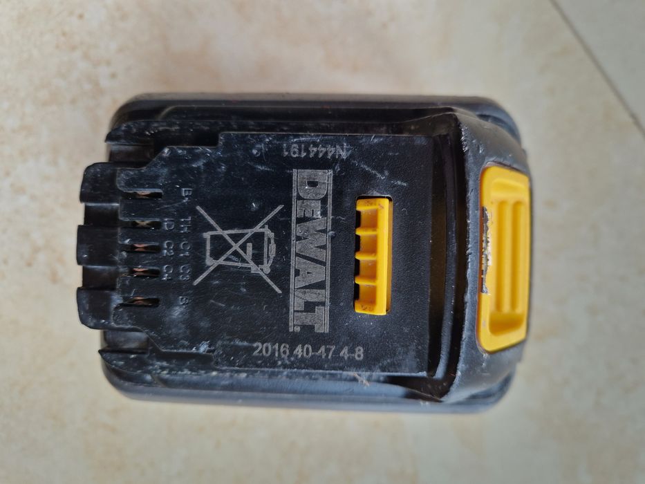 Dewalt DCB 115 - incarcator , acumulatori