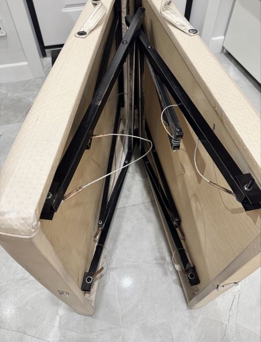 Срочно продам массажную кушетку