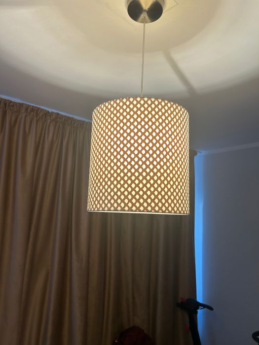 Vând lustre diferite