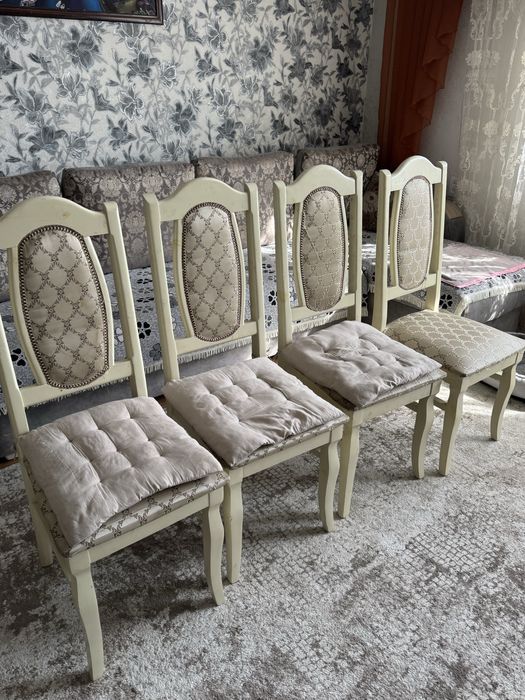 стол в гостинную со стульями