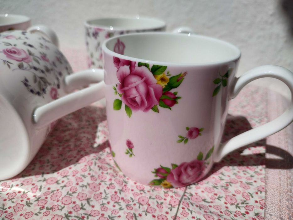 Чаши тип "мъг" Royal Albert New Country Roses и Pink Confetti