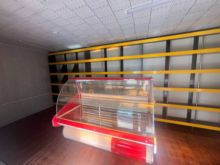 Tayyor savdo joyi ijaraga: universitet va kafe oldida