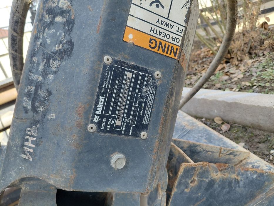 Траншея копатель и яма бур на бобкэт