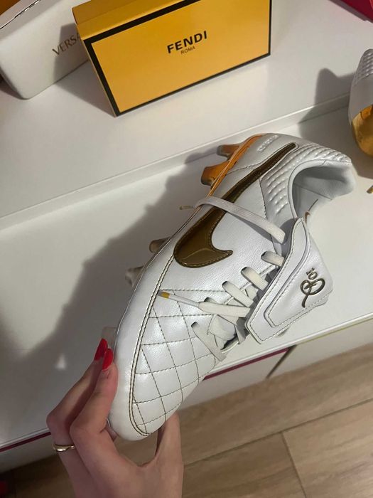 Vând ghete fotbal ediție limitată