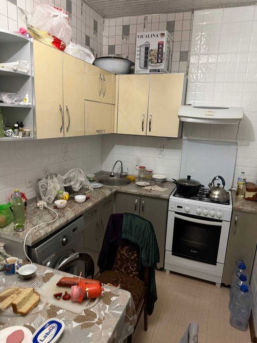 Продается своя банковская квартира 2х3 комнатная кирпич.