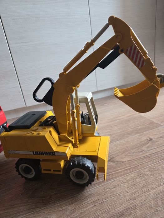 Техника Bruder и Liebherr