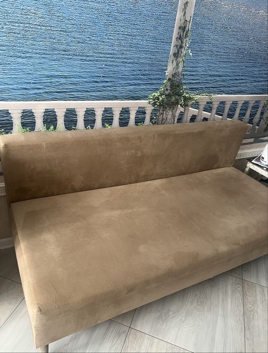 чистый диван раскладной компактный