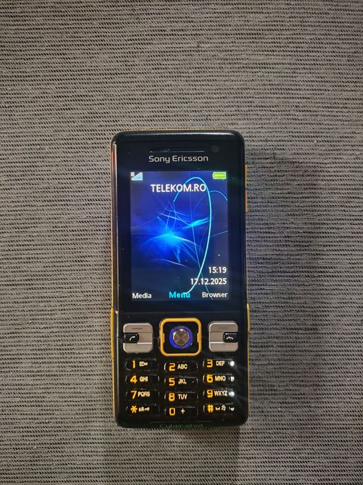 Sony Ericsson c702 + incarcator ( decodat, aproape impecabil)