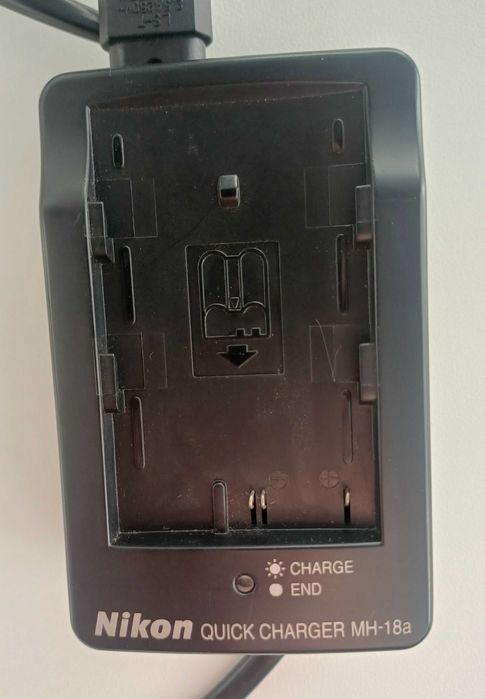 Фотоапарат Nikon D50  с обектив  и зарядно