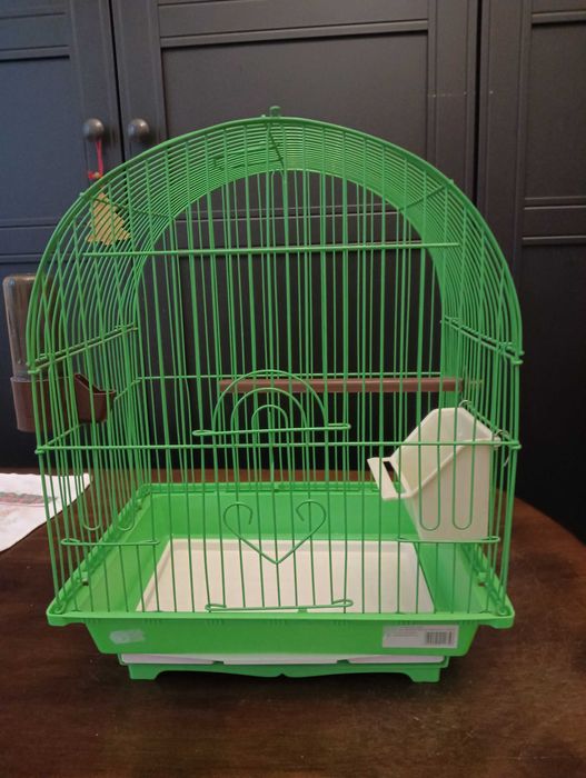 Colivie verde pentru peruși