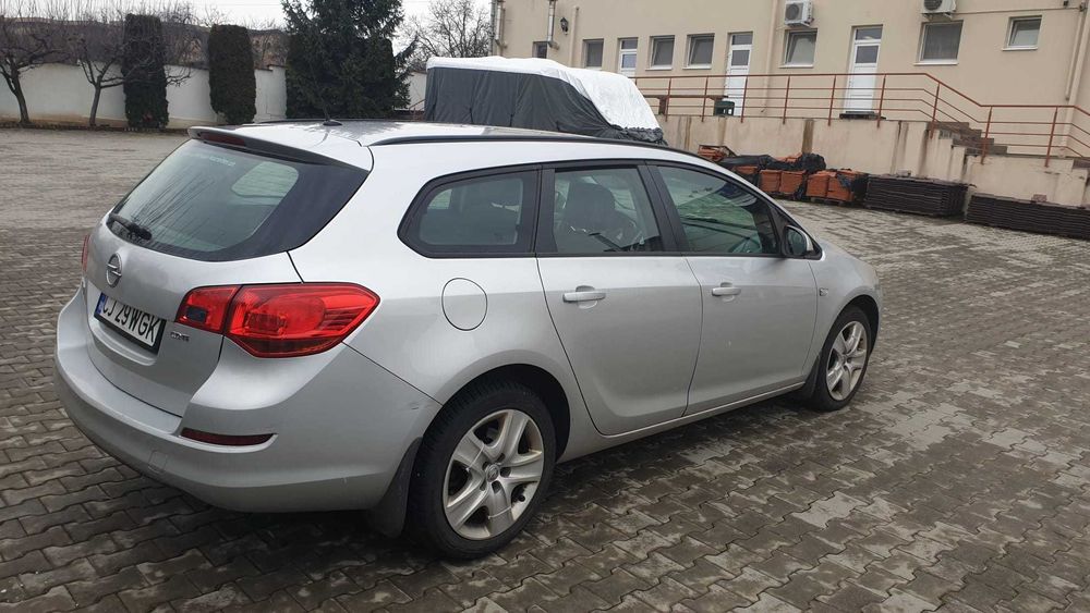 Van Opel Astra J 2012