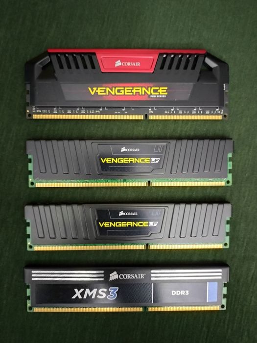 Memorii RAM Corsair 8GB DDR3