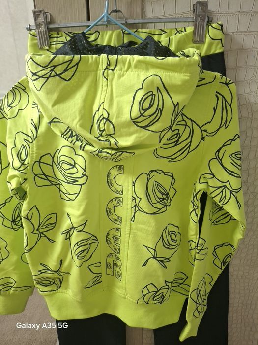 Продам спортивный костюм на девочку