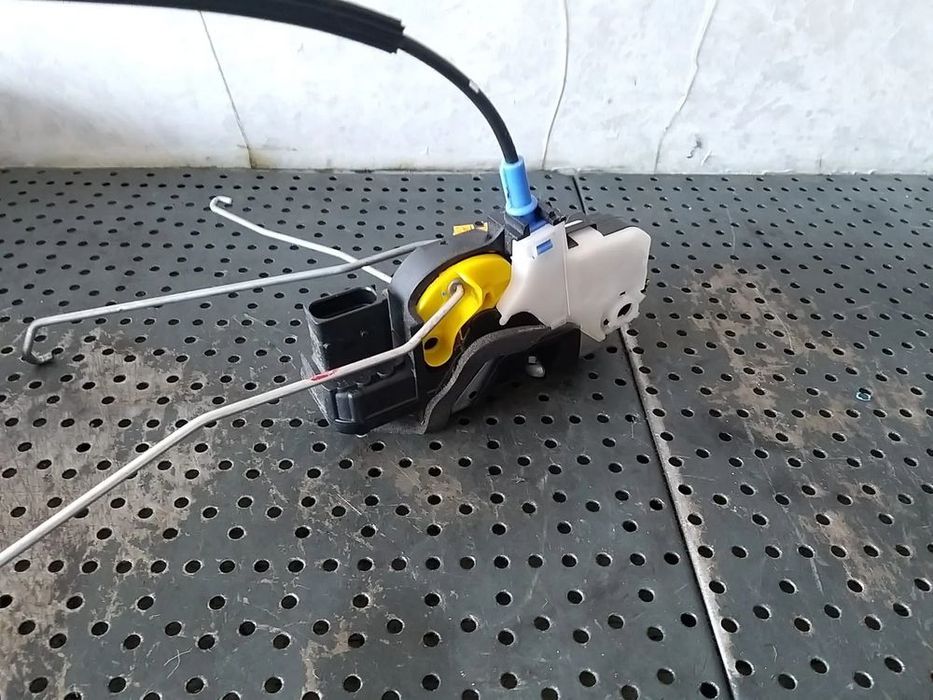 Broasca usa stanga fata opel mokka x j13 13579522