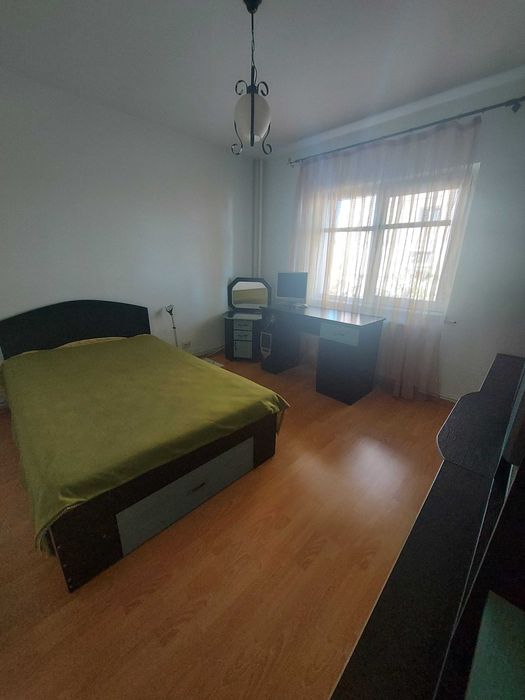 Vand apartament 3 camere, decomandat, zona Stefan cel Mare