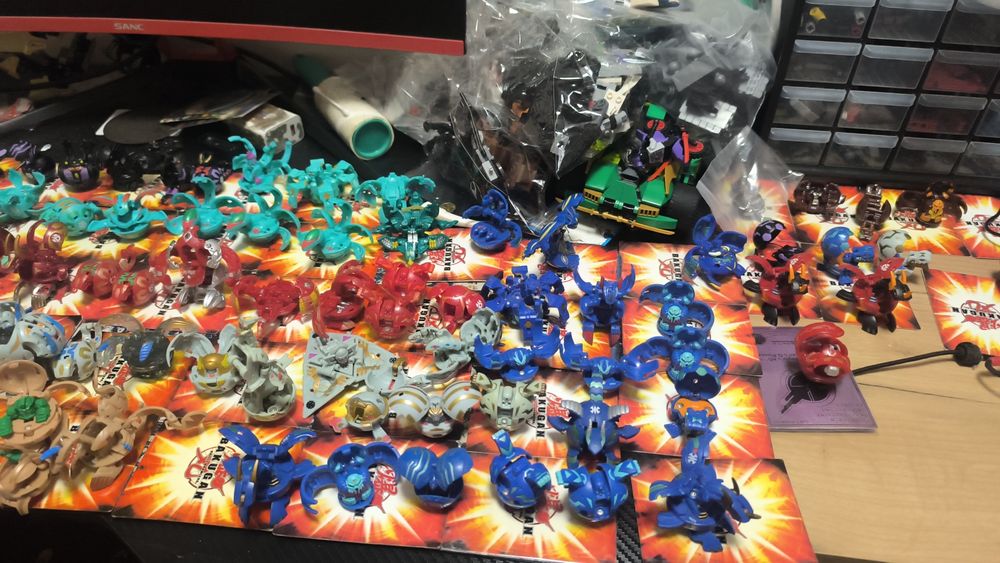 Продаю бакуган оригинал