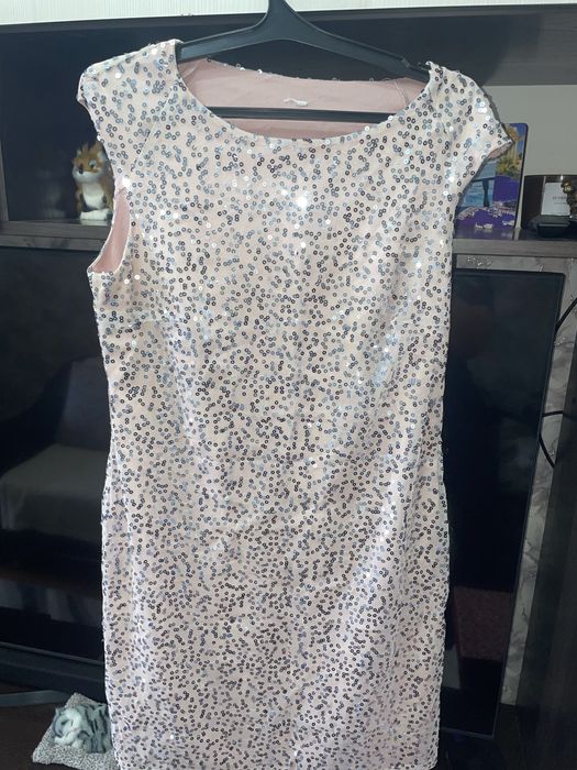 Продам женские платья